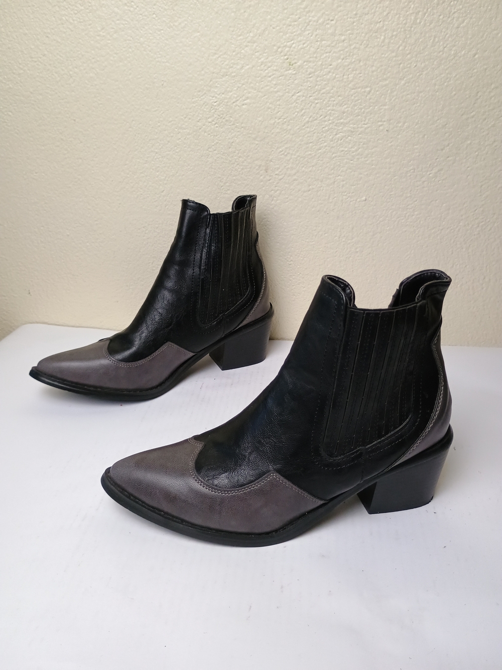 Seven7 Tuxedo Tex 9 Black and Gray Western Chelsea Ankle Boots Wingtip Toe